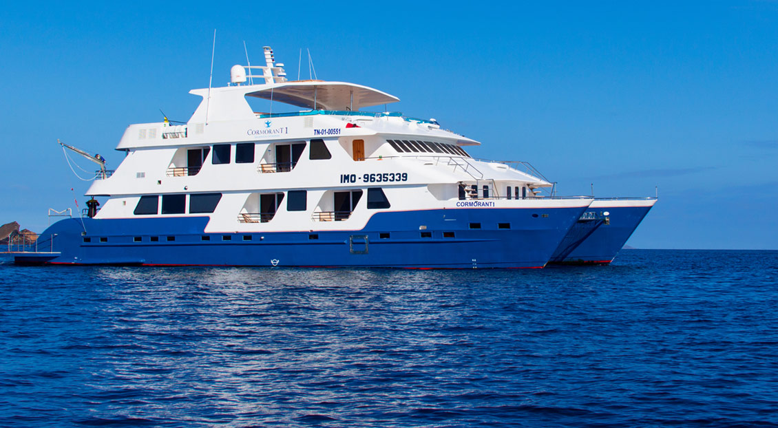 galapagos yacht tour